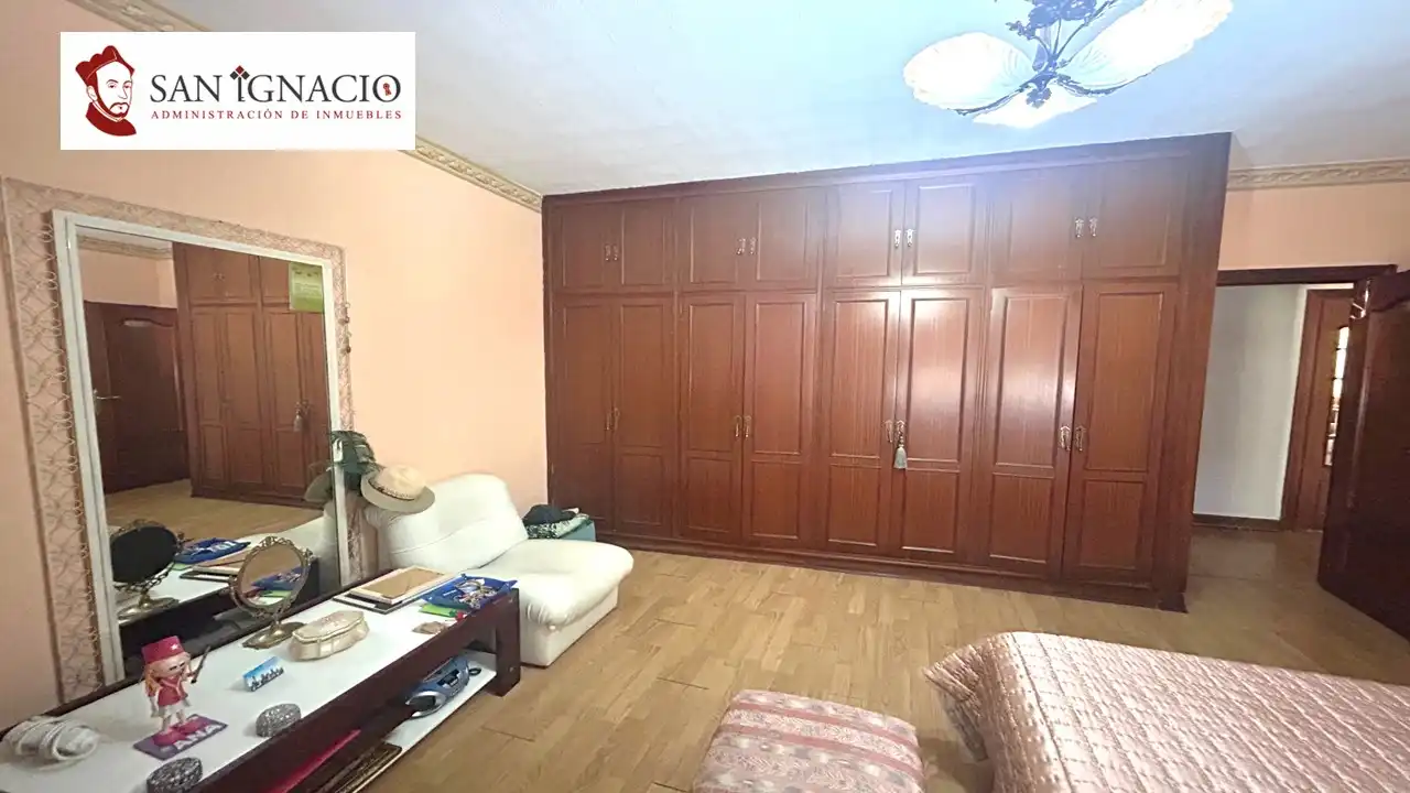 Habitación de Casa o chalet en venta en Villarcayo de Merindad de Castilla la Vieja con Calefacción, Jardín privado y Piscina