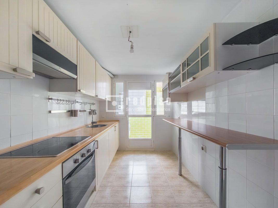 Cocina de Piso en venta en  Madrid Capital con Calefacción