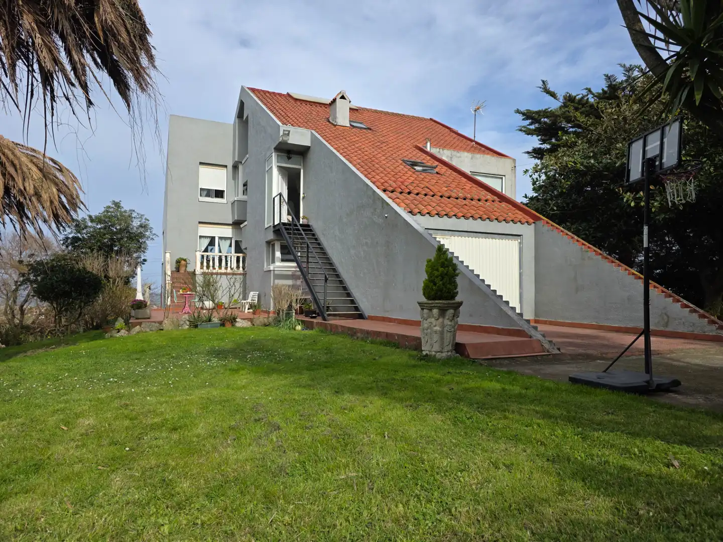 Vista exterior de Casa o chalet en venta en Santander con Calefacción, Jardín privado y Parquet