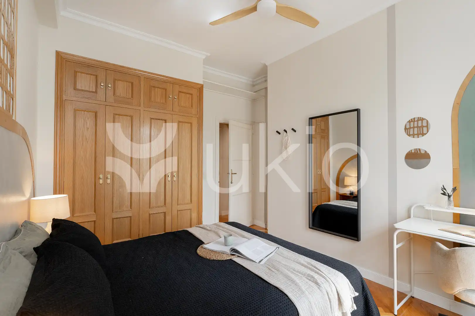 Dormitori de Apartament de lloguer en Madrid amb Aire condicionat, Calefacció i Moblat