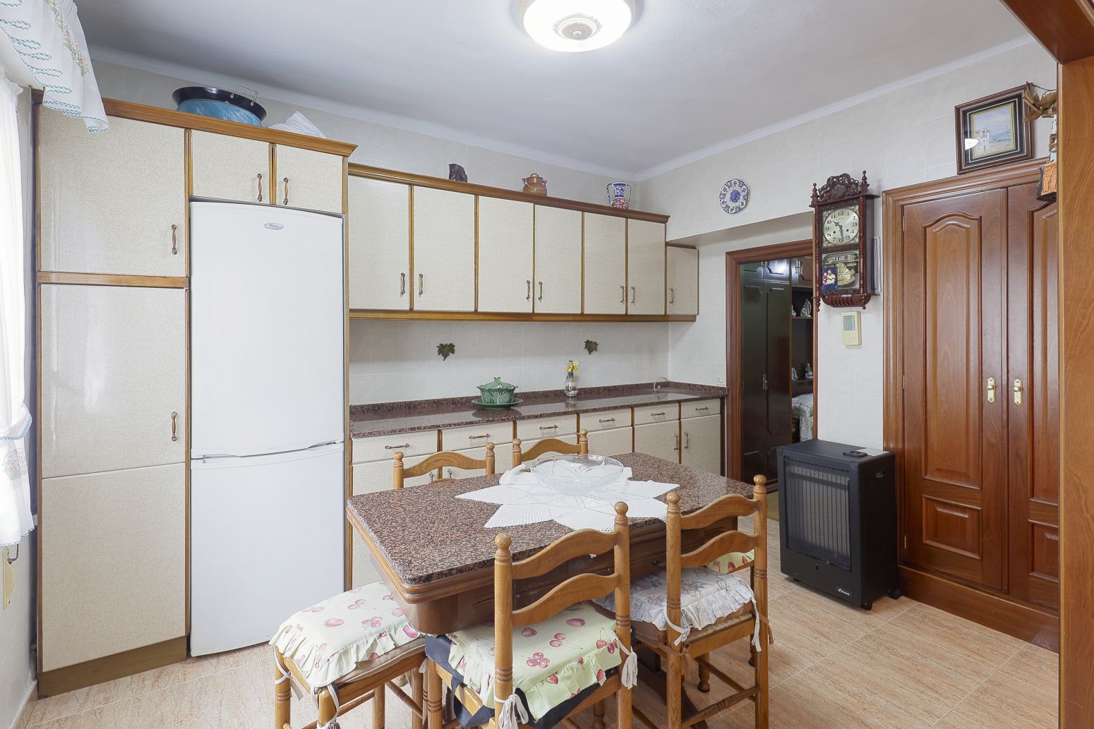 Cuina de Pis en venda en Gijón  amb Calefacció