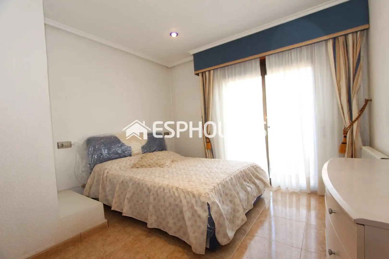 Habitación de Casa adosada en venta en Guardamar del Segura con Aire acondicionado, Calefacción y Terraza