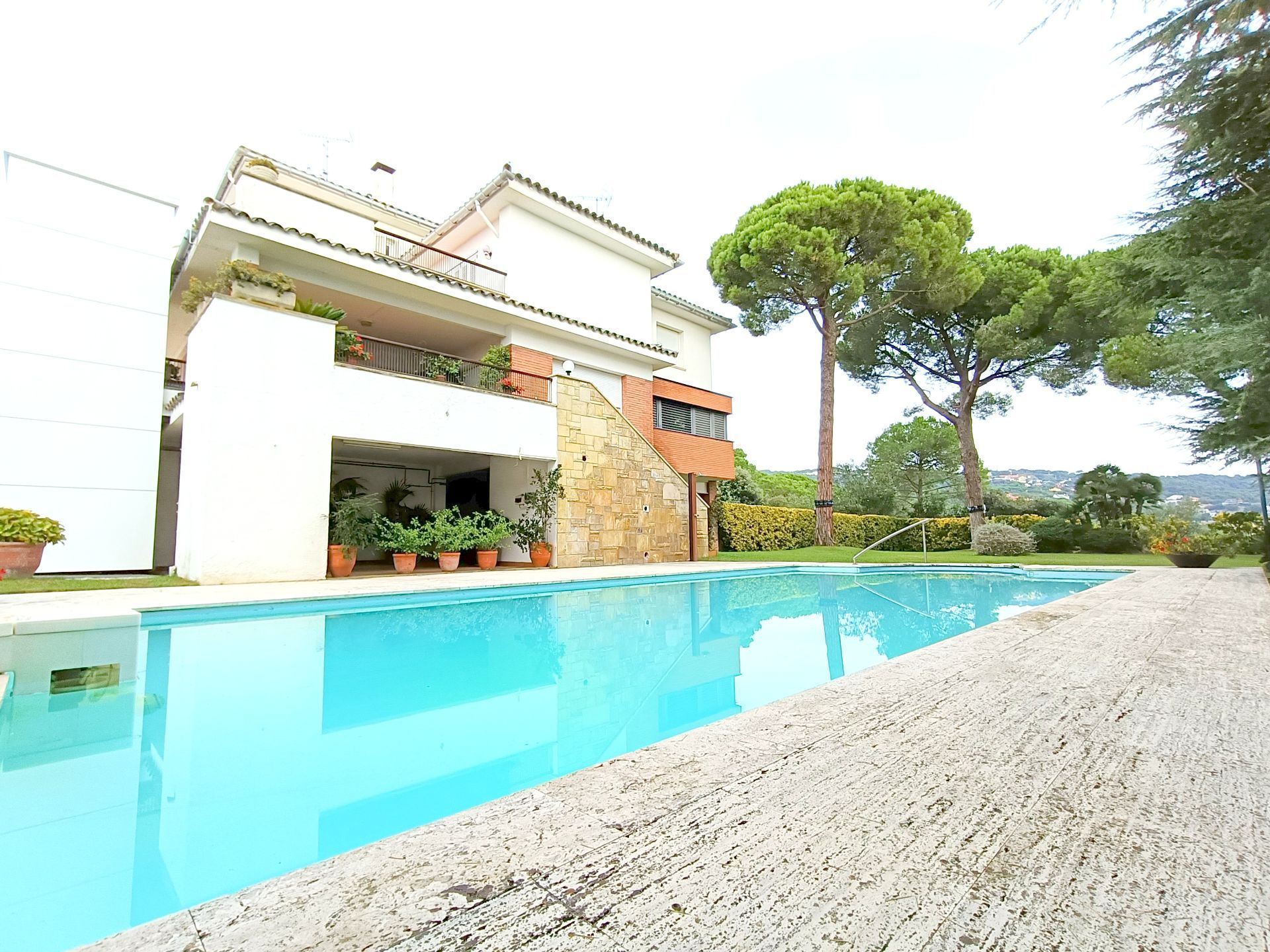 Piscina de Casa o xalet en venda en Mataró amb Calefacció, Jardí privat i Terrassa