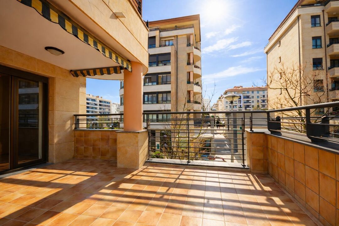 Terrassa de Pis en venda en Donostia - San Sebastián  amb Calefacció, Terrassa i Traster