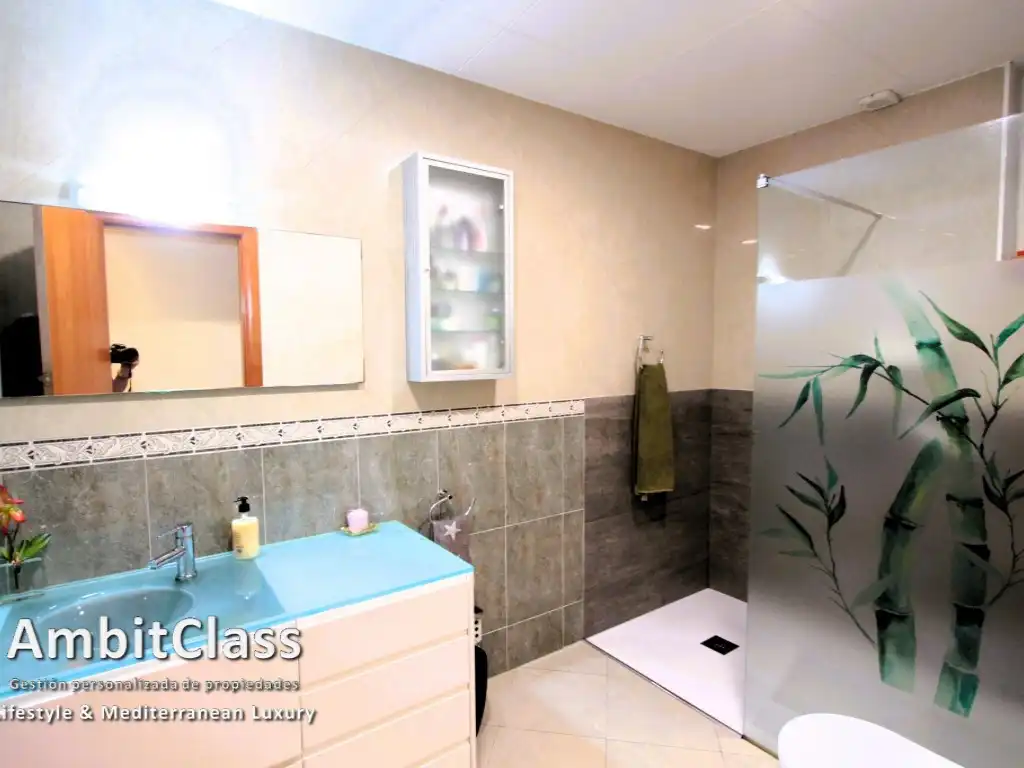 Baño de Piso en venta en Mataró con Aire acondicionado, Terraza y Internet