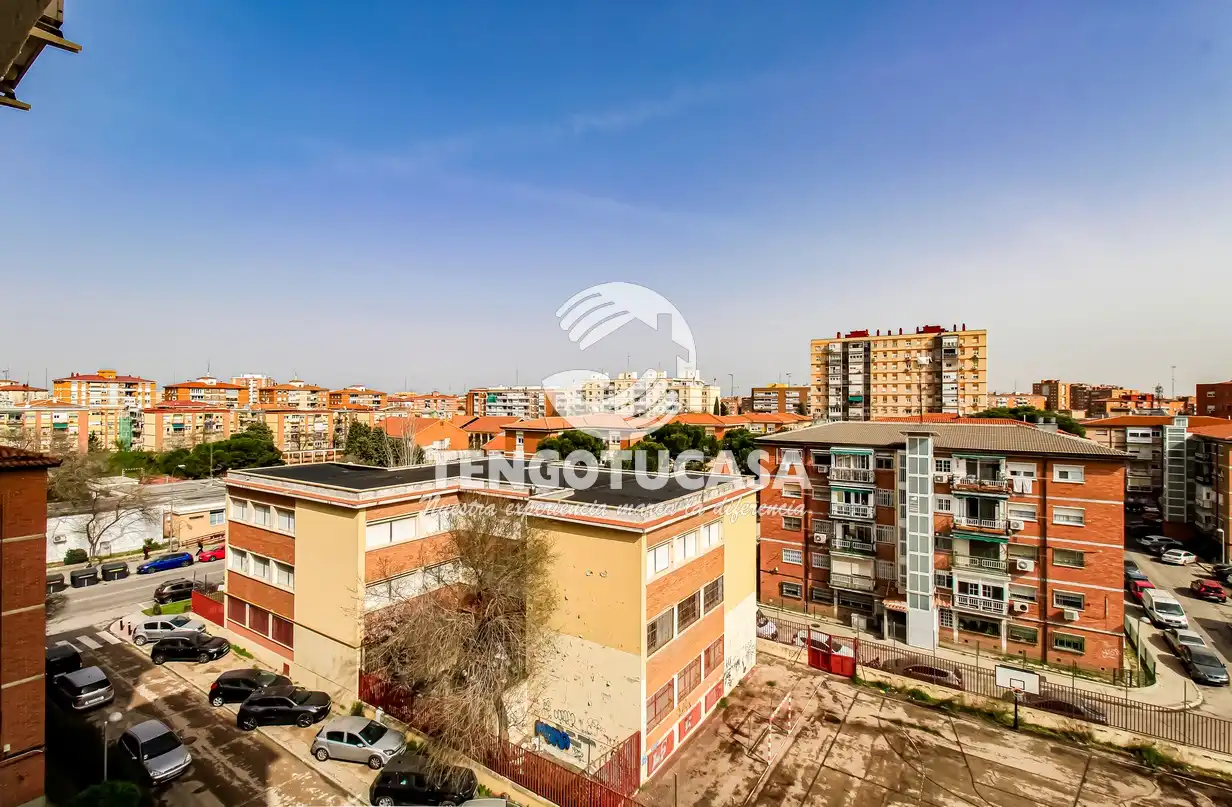Exterior view of Flat for sale in Madrid  with Terrace and Furnished