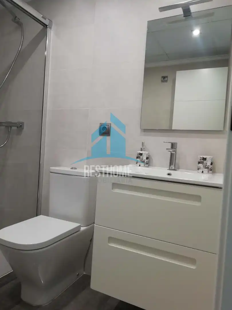 Baño de Apartamento de alquiler en Cullera con Aire acondicionado, Jardín privado y Terraza