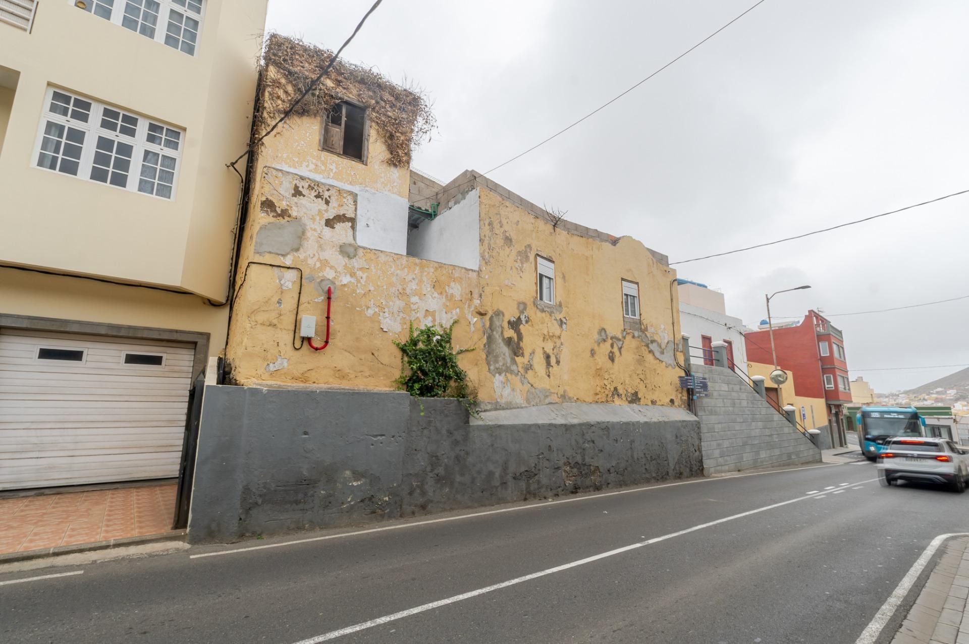 Vista exterior de Casa adosada en venda en Santa María de Guía de Gran Canaria amb Balcó