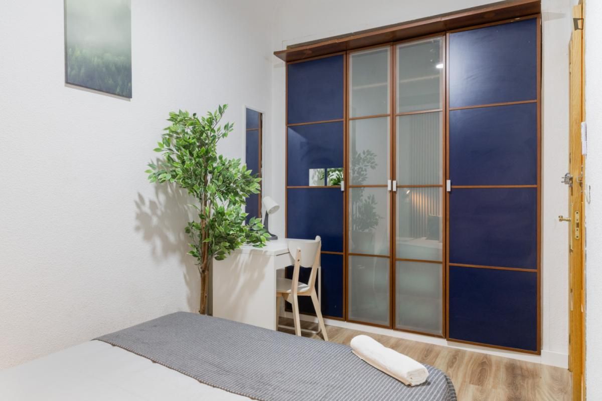 Dormitori de Apartament de lloguer en  Madrid Capital amb Moblat, Forn i Rentadora