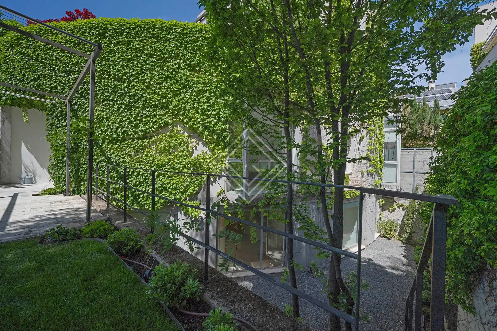 Vista exterior de Dúplex de lloguer en Madrid amb Jardí privat, Terrassa i Piscina