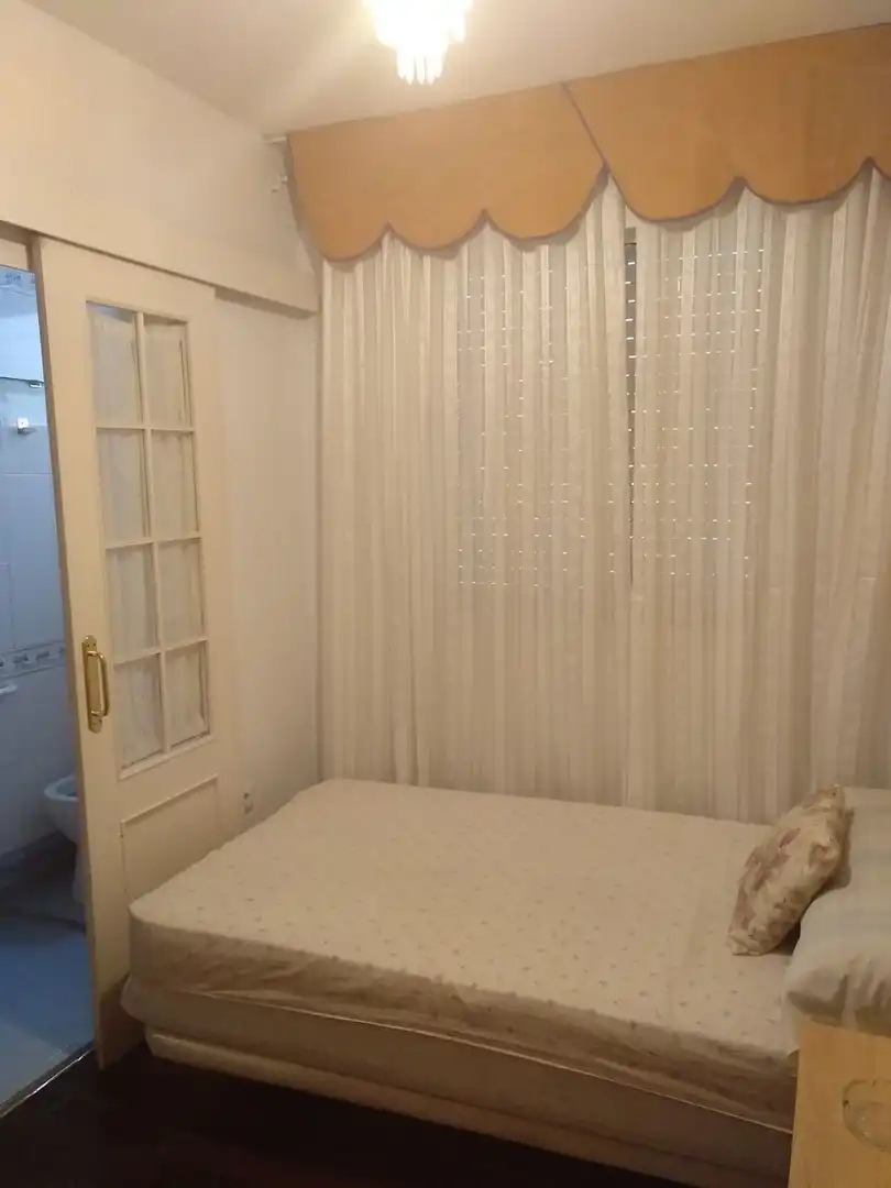 Habitación de Piso de alquiler en Sevilla con Aire acondicionado, Amueblado y Horno