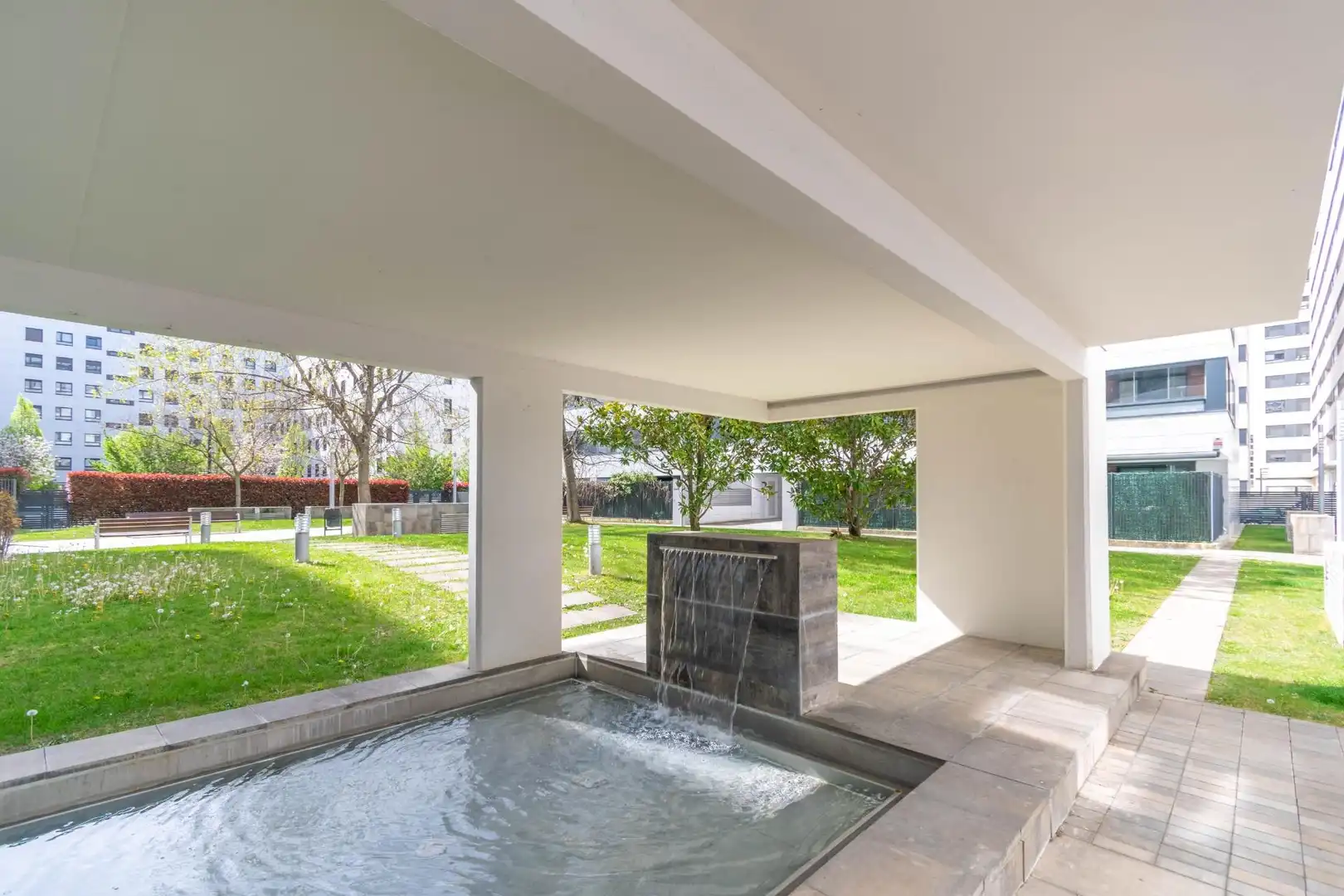 Piscina de Pis en venda en  Pamplona / Iruña amb Calefacció, Jardí privat i Traster