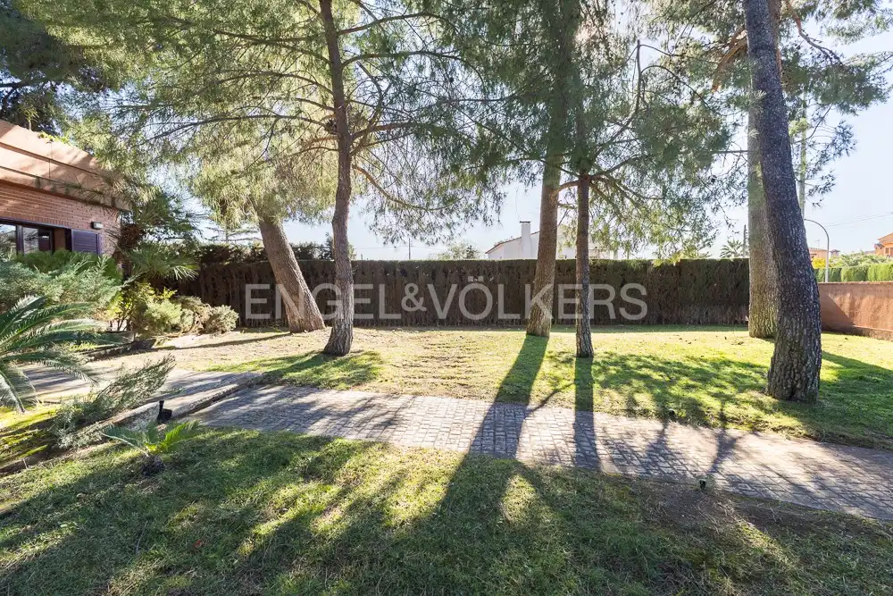 Houses for sale in La Pobla de Vallbona  with Air Conditioner, Heating and Private garden