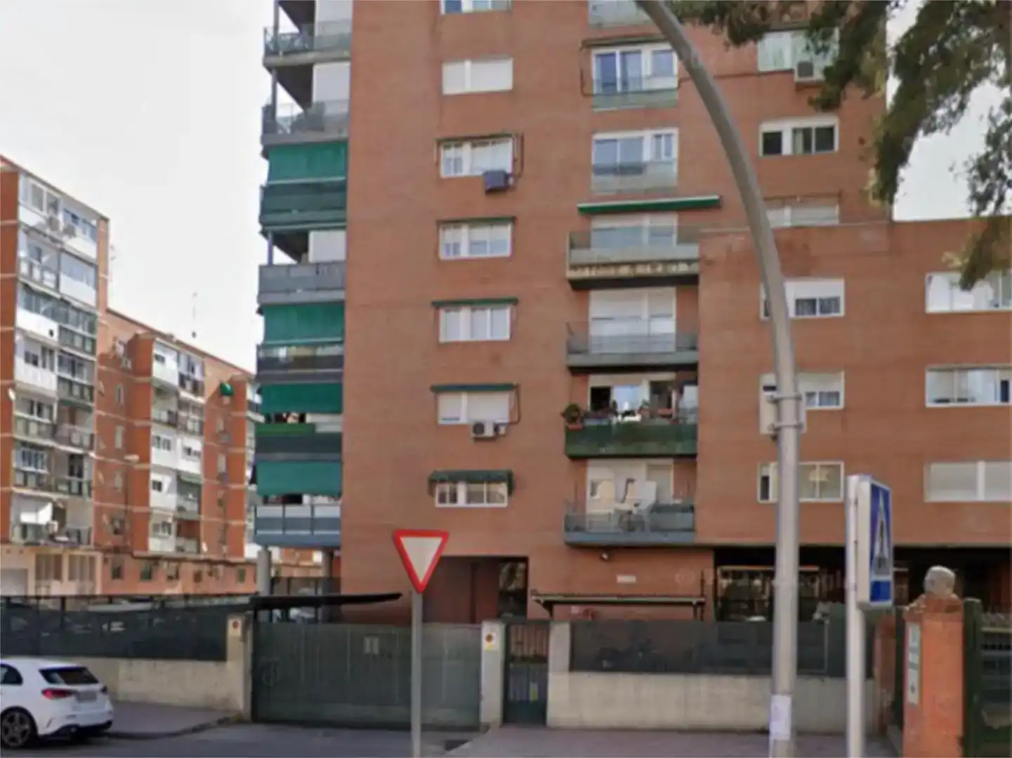 Exterior view of Garage for sale in Alcalá de Henares