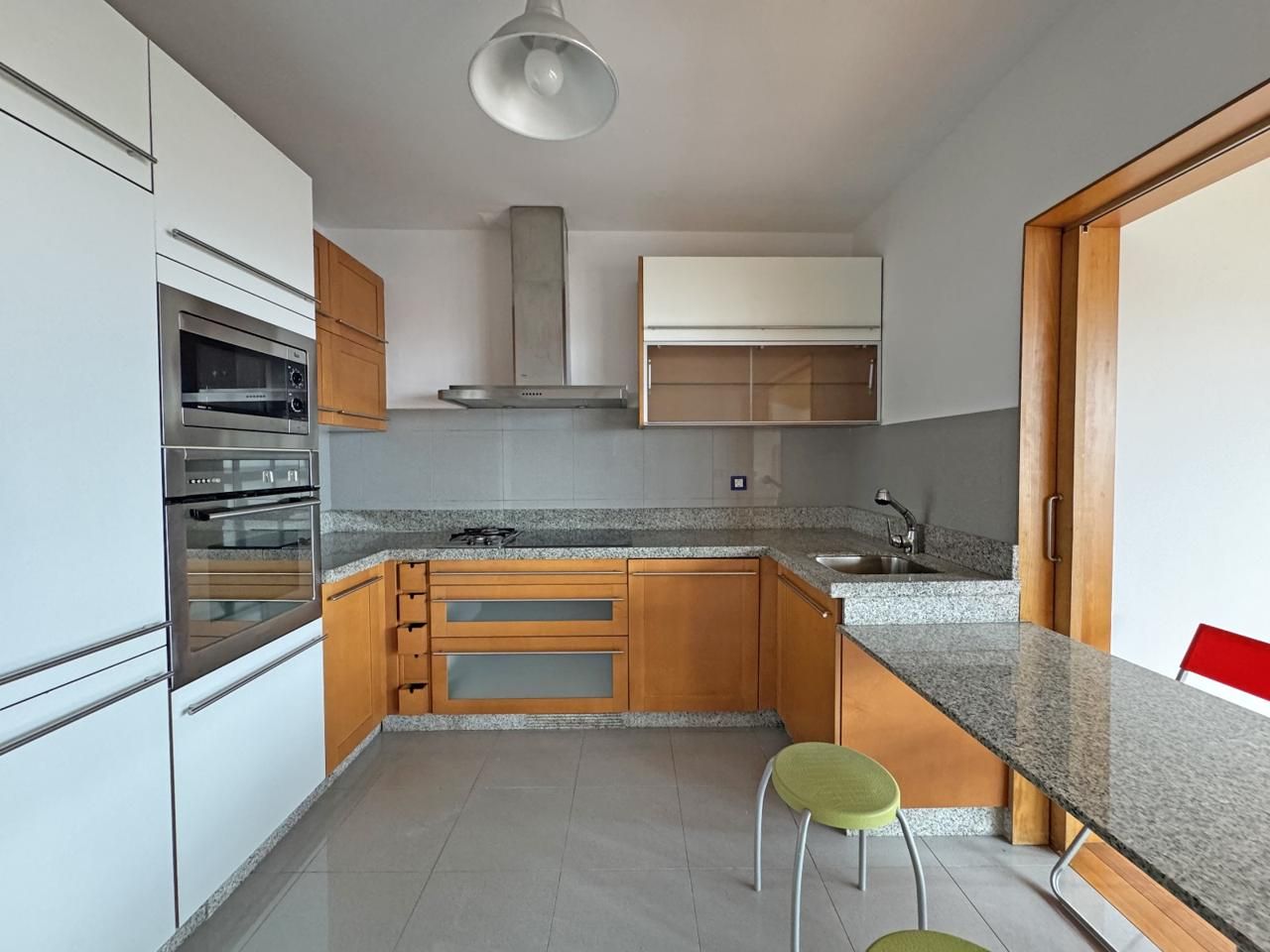 Cocina de Piso de alquiler en Santiago de Compostela  con Calefacción
