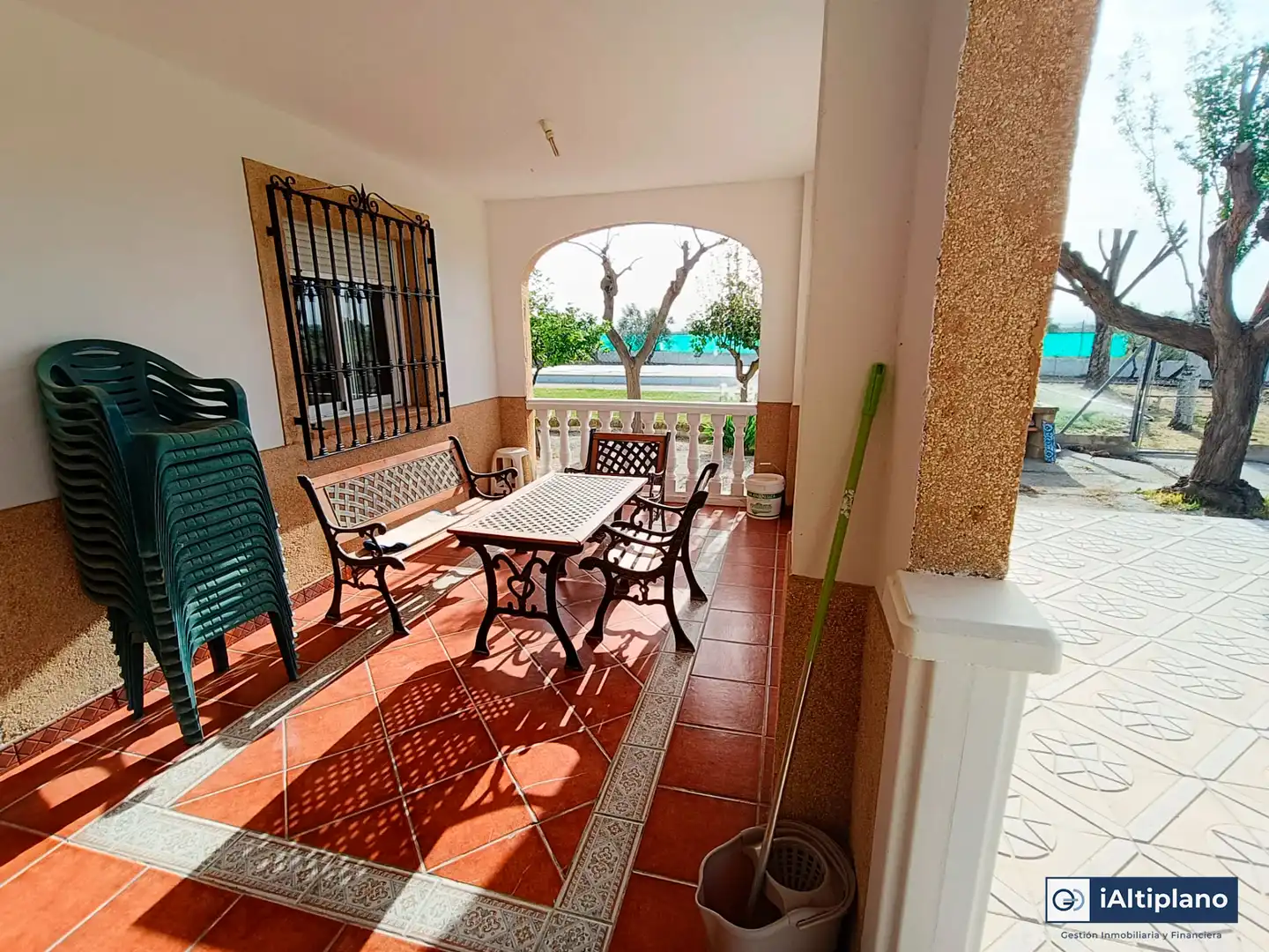 Terrassa de Casa o xalet en venda en Baza amb Jardí privat, Piscina i Moblat