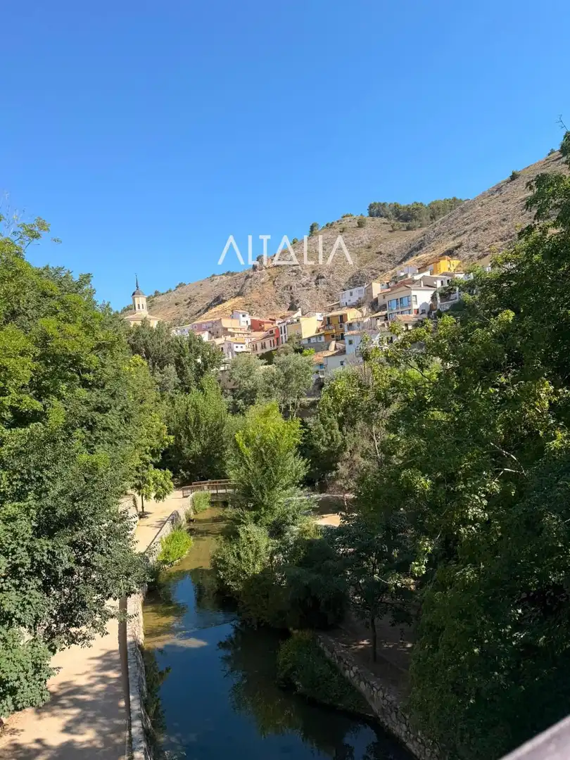 Vista exterior de Piso de alquiler en Cuenca con Calefacción y Amueblado