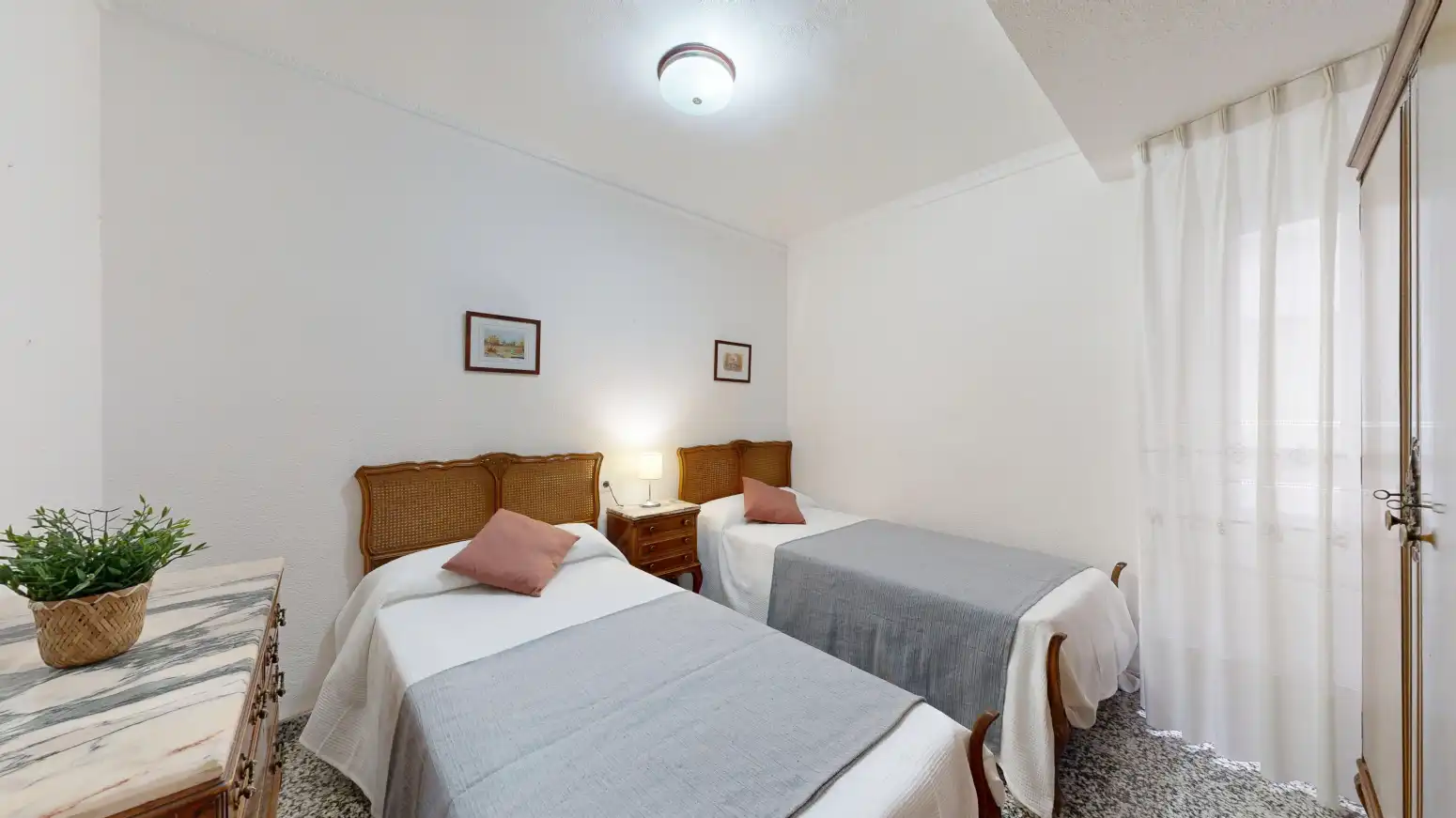 Habitación de Piso en venta en Valencia con Aire acondicionado y Balcón