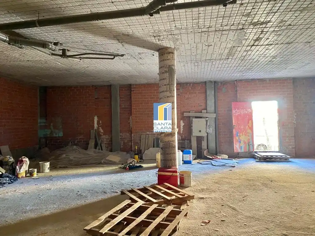 Local comercial en venda a Casco Antiguo, imagen 3