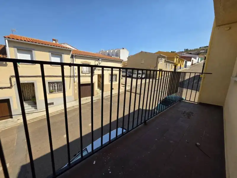 Vista exterior de Pis en venda en Aliseda amb Jardí privat i Terrassa