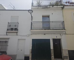 Vista exterior de Casa adosada en venda en Las Cabezas de San Juan amb Terrassa