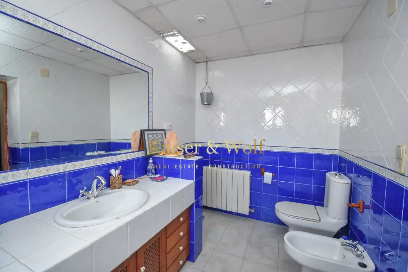 Badezimmer von Country house zum Verkauf in Elche / Elx mit Klimaanlage, Privatgarten und Terrasse