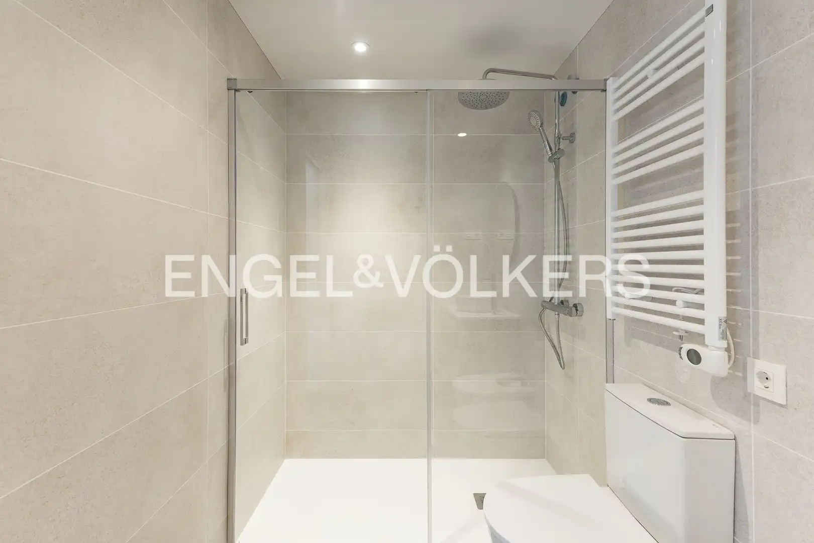 Bathroom of Flat for rent in Esplugues de Llobregat  with Air Conditioner, Heating and Parquet flooring