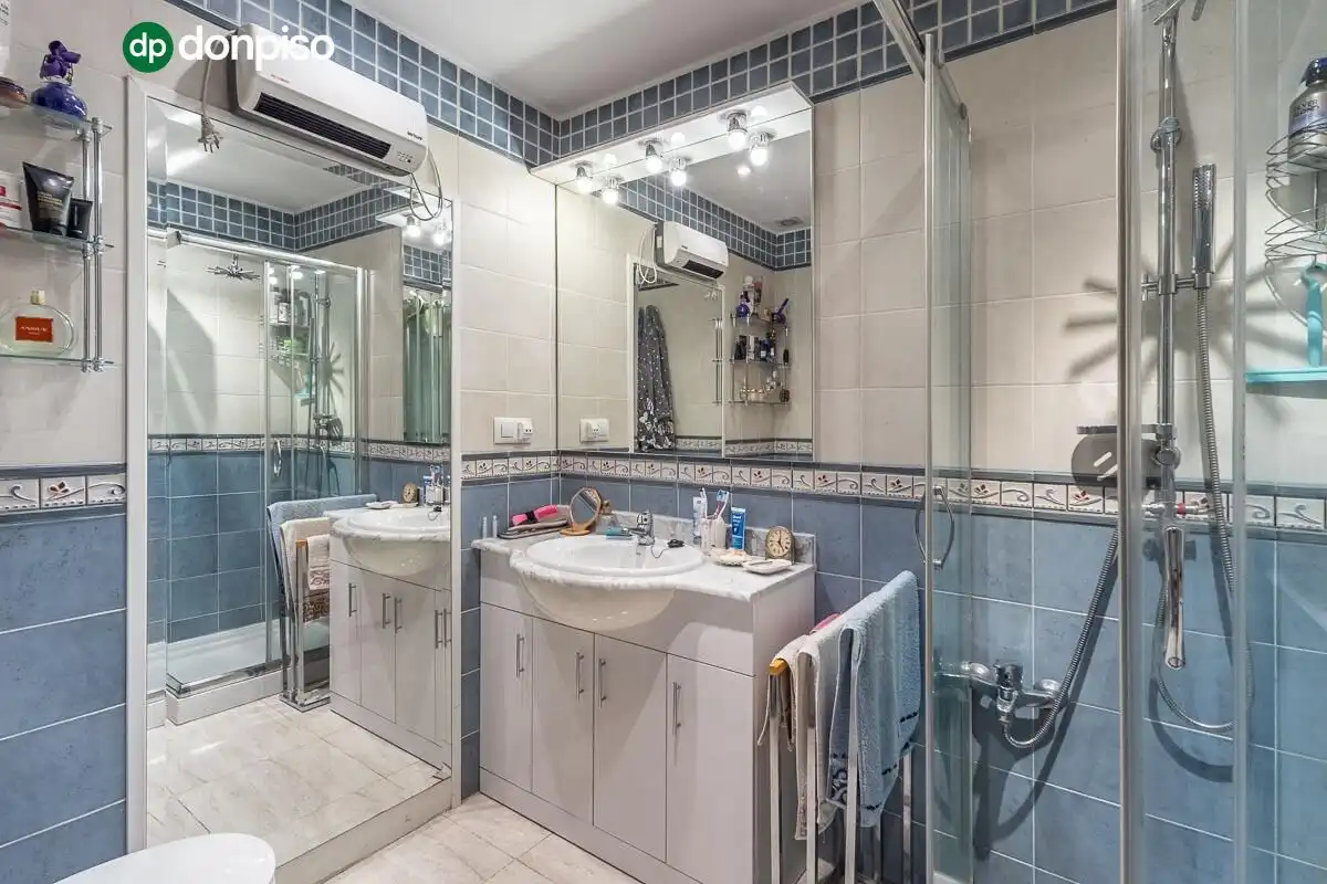 Bathroom of Flat for sale in Chana