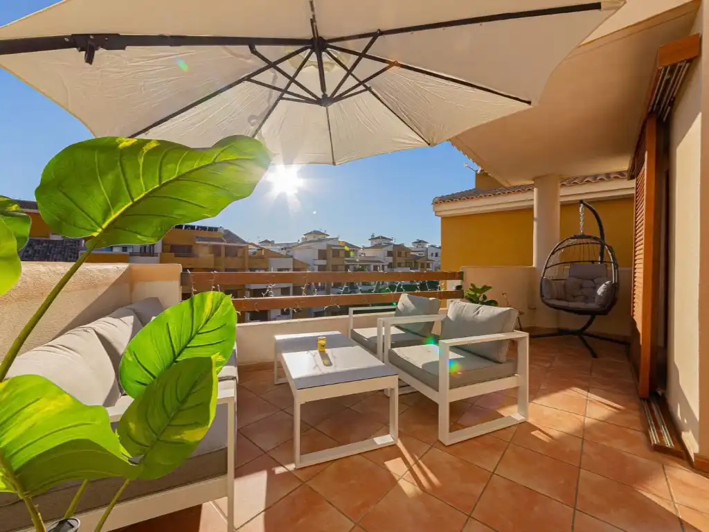Terrasse von Dachboden zum Verkauf in Torrevieja mit Terrasse und Möbliert