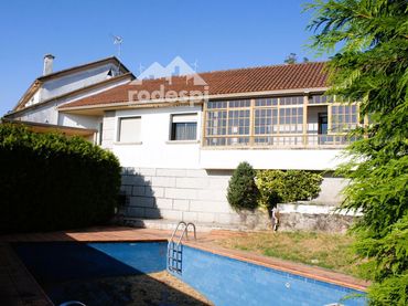 Casa amb jardí en venda a As Neves