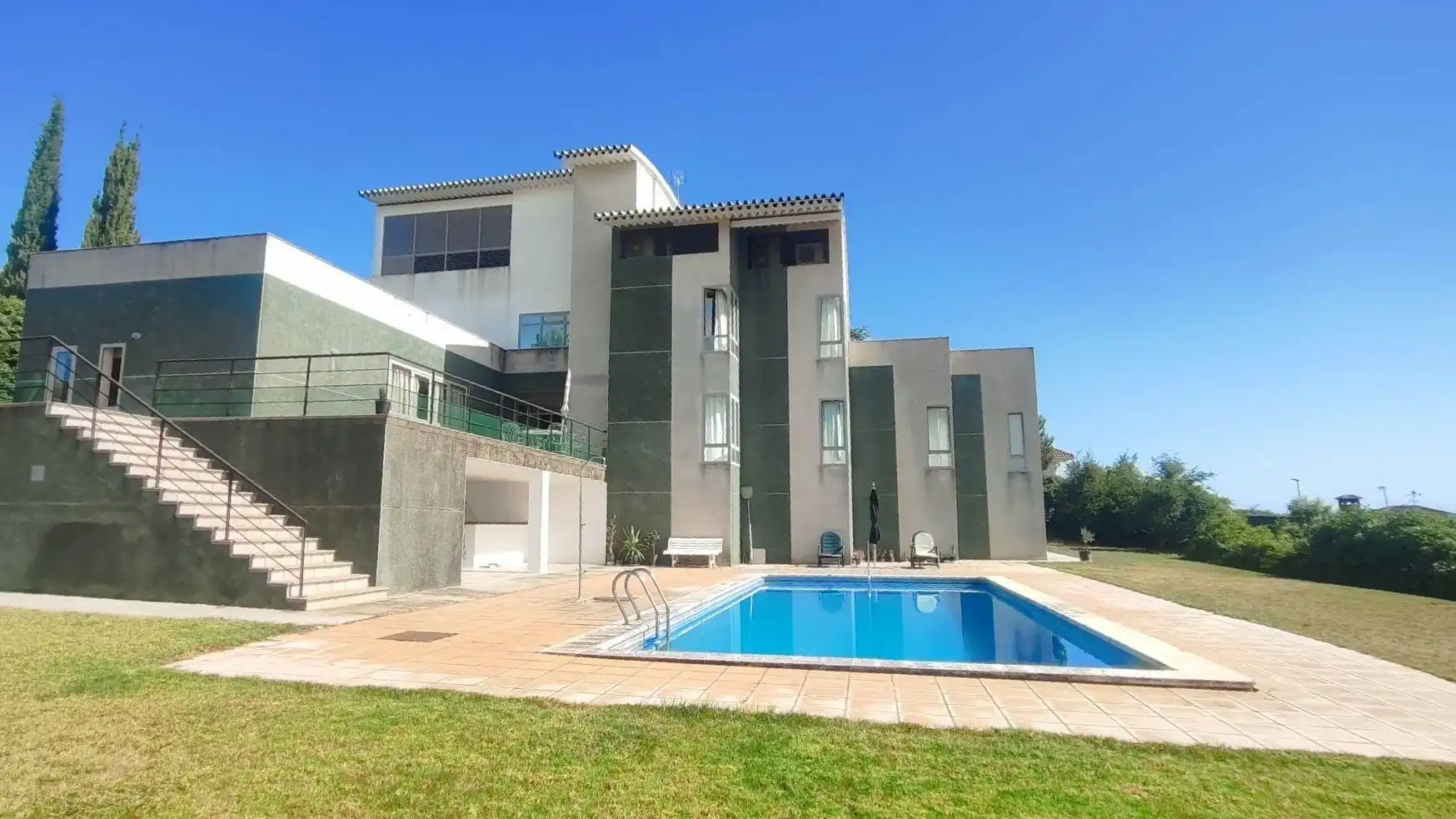 Vista exterior de Casa o xalet en venda en Badajoz amb Aire condicionat, Calefacció i Jardí privat