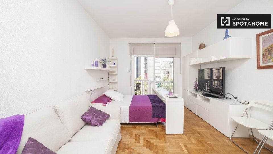 Dormitori de Pis de lloguer en  Barcelona Capital amb Aire condicionat, Calefacció i Moblat