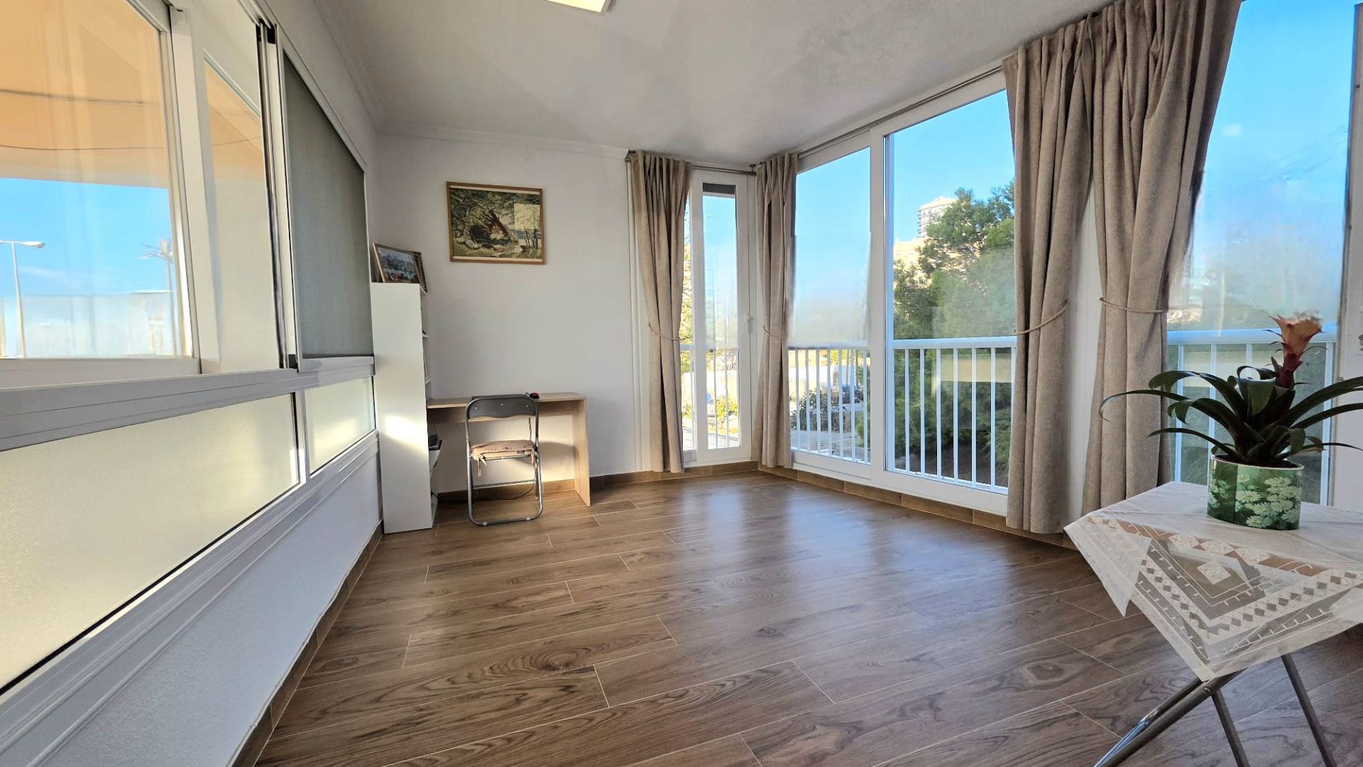 Dormitori de Pis en venda en Alicante / Alacant amb Aire condicionat, Calefacció i Terrassa