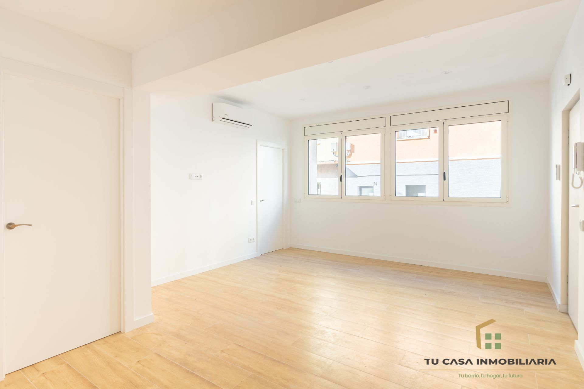 Bedroom of Flat for sale in Badalona  with Air Conditioner