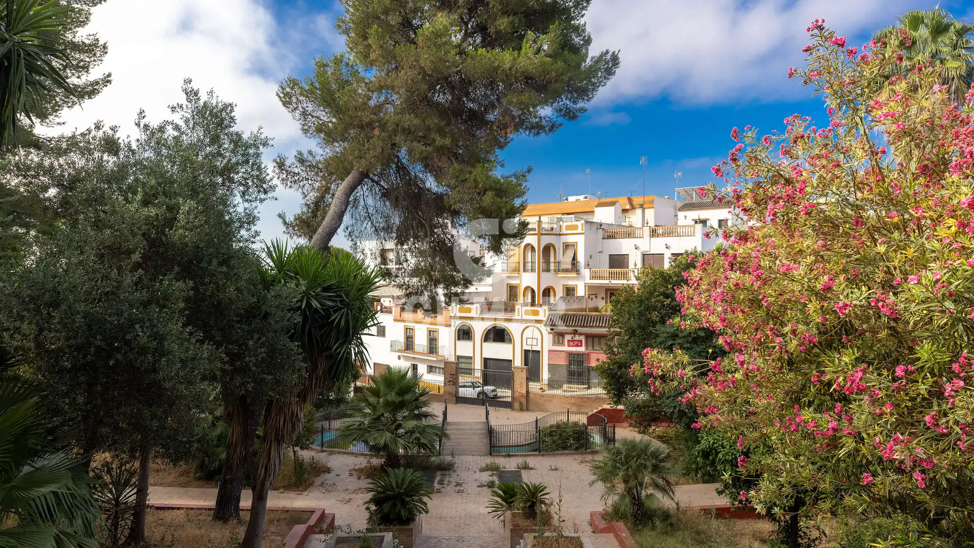 Jardí de Casa adosada en venda en Coria del Río amb Calefacció