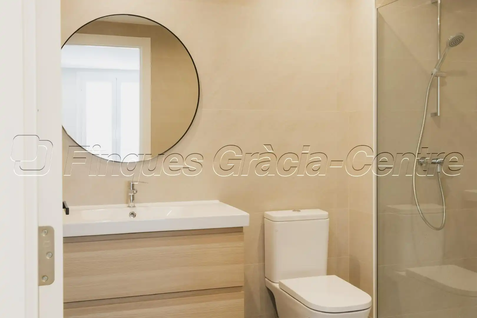Baño de Piso de alquiler en Sabadell con Aire acondicionado, Calefacción y Parquet