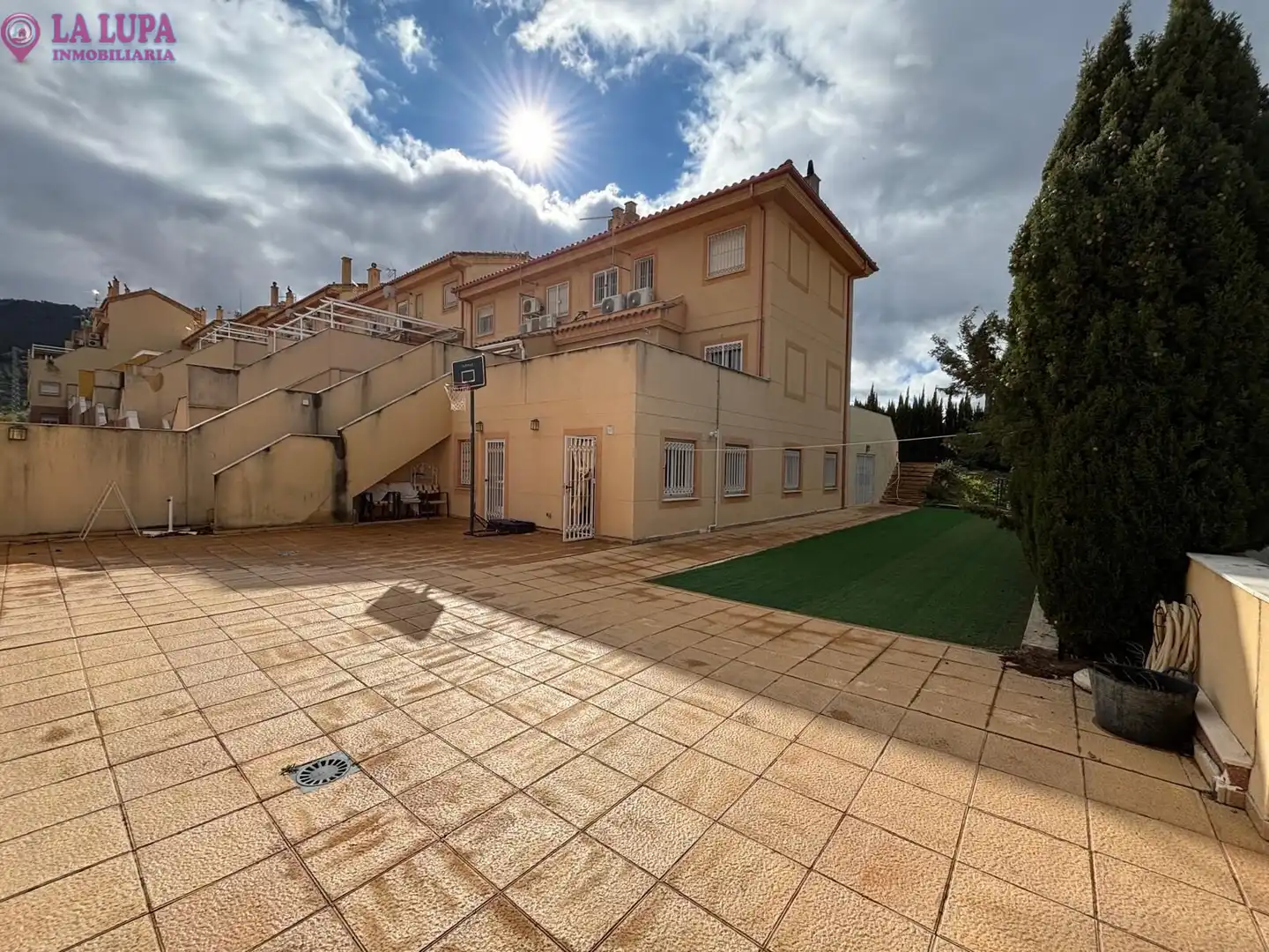 Vista exterior de Casa adosada en venda en La Guardia de Jaén