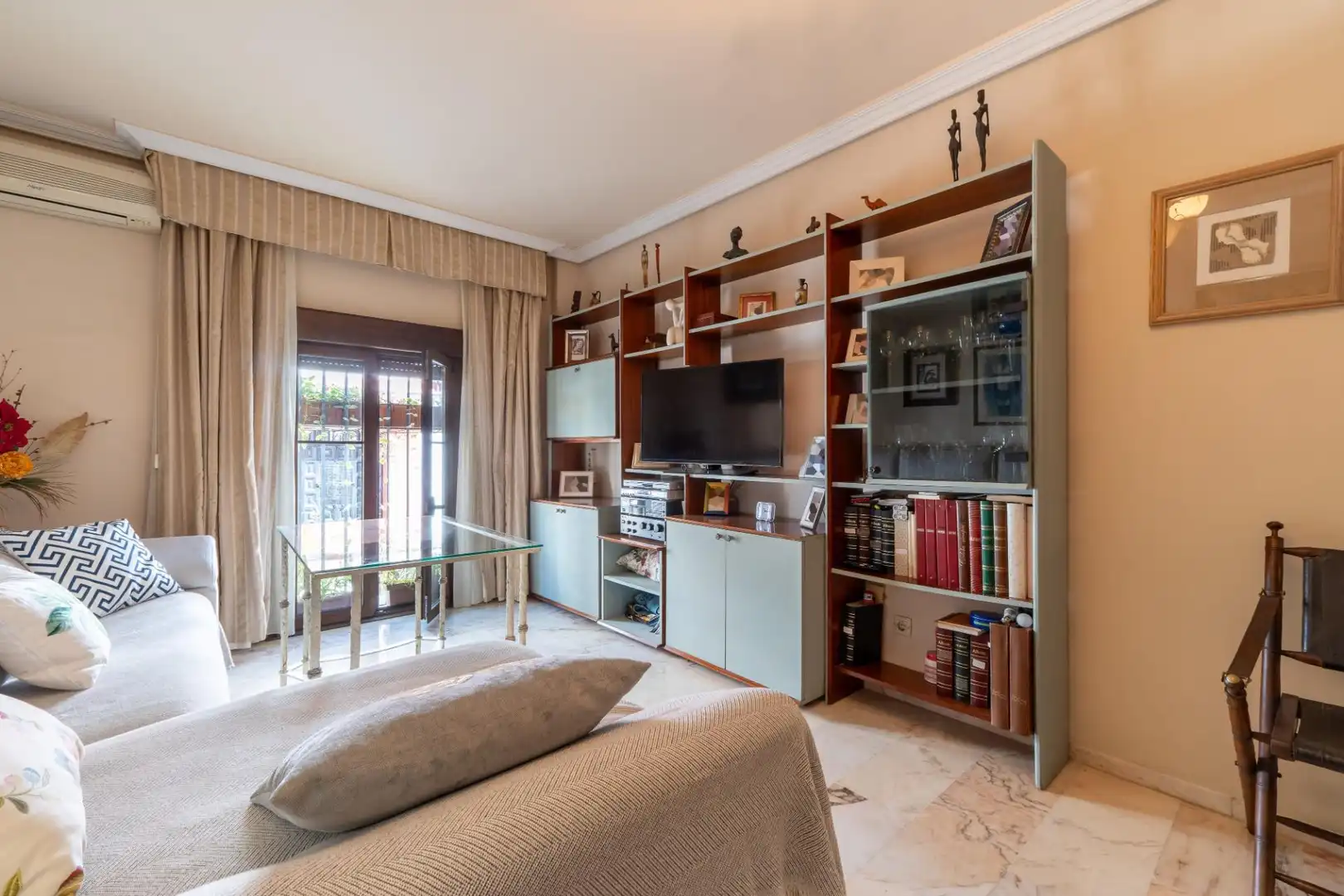 Living room of Detached homes for sale in Córdoba  with Air Conditioner, Heating and Storage room