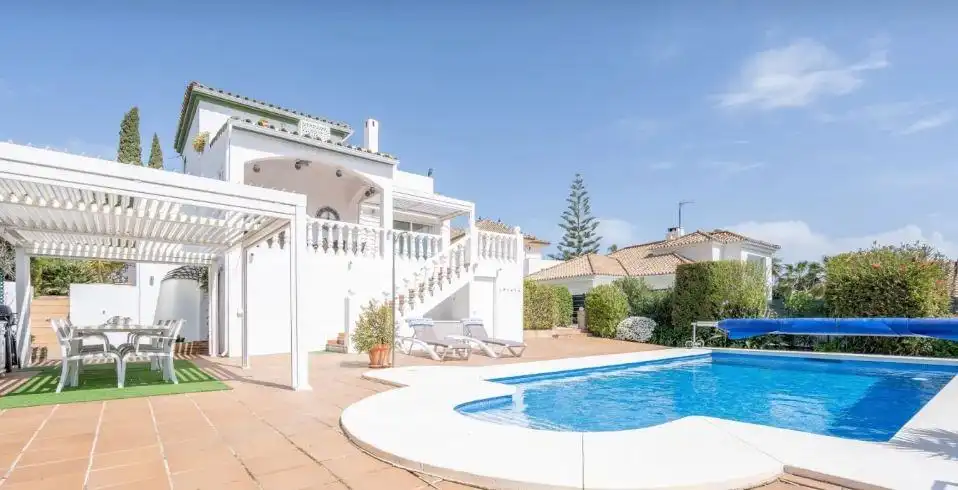 Xalet amb terrassa en venda a Estepona Pueblo, imagen 3