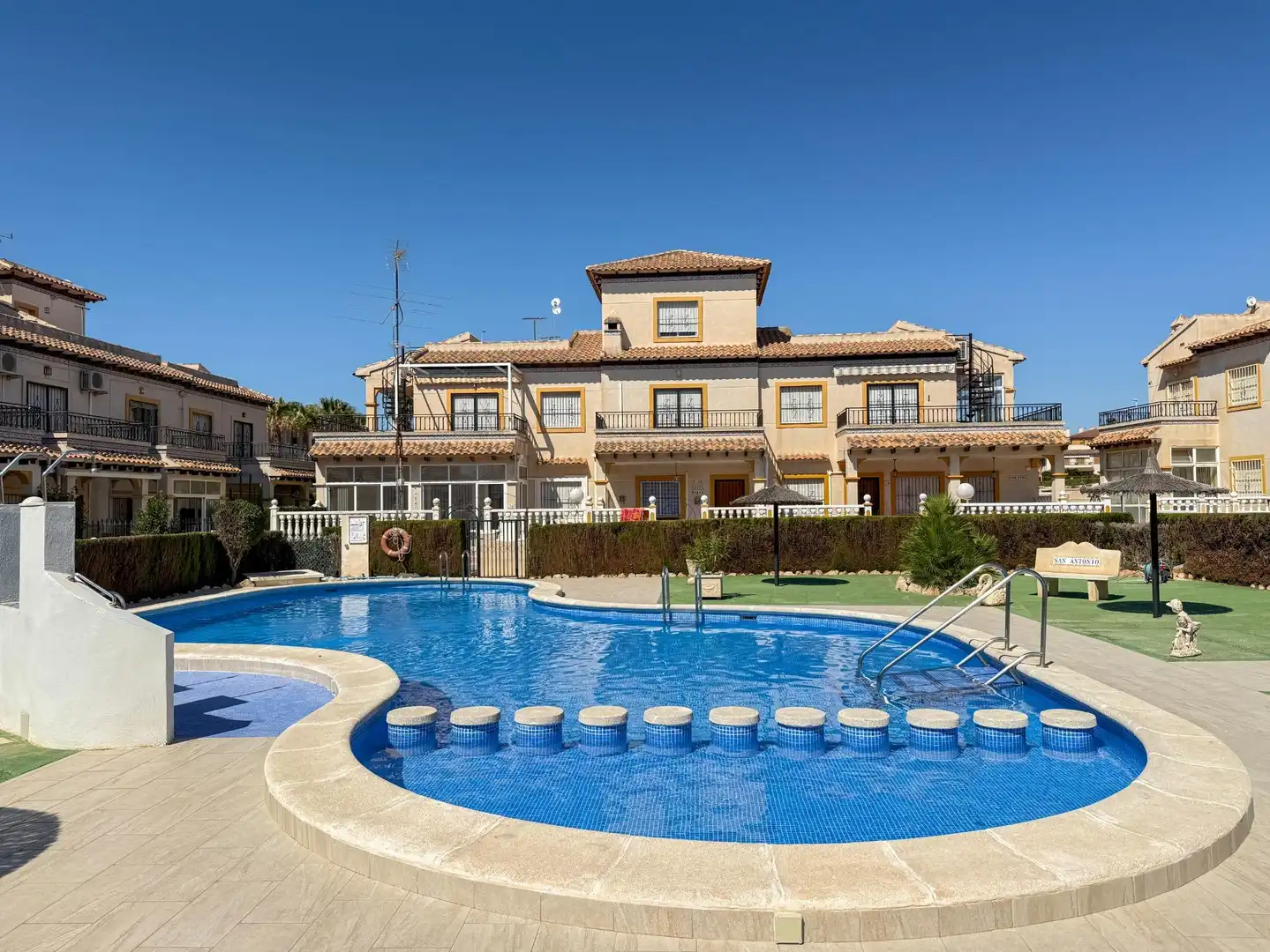 Bungalow with pool for sale in Calle HORIZONTE CL 4 2