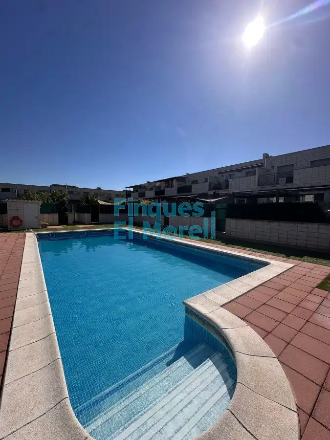 Casa con terrazza in vendita a montserrat roig