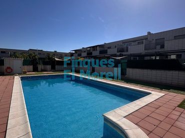Casa amb balcó en venda a montserrat roig