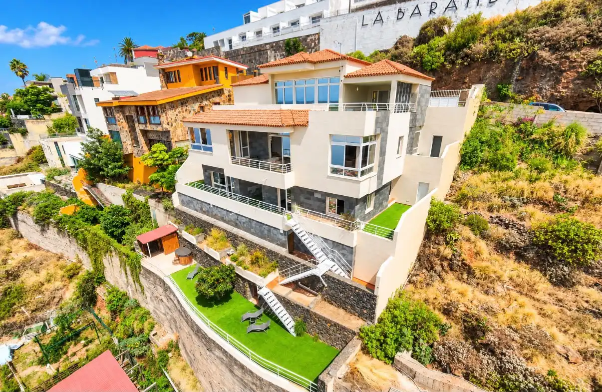 Chalet con piscina en venta en C. Aceviño, 6, imagen 2