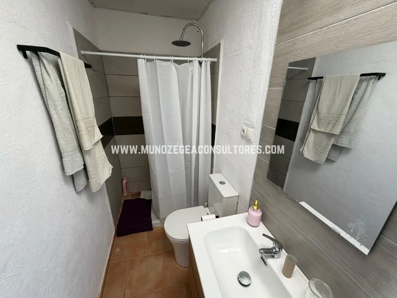 Bany de Casa o xalet de lloguer en Lucena amb Aire condicionat, Jardí privat i Terrassa