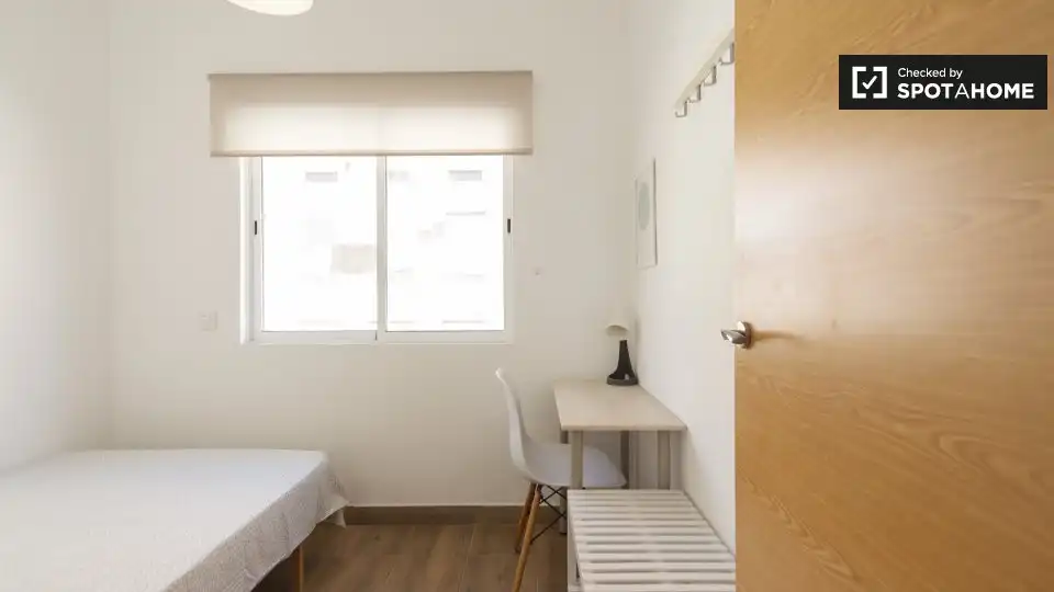 Bedroom of Flat for rent in Madrid  with Air Conditioner, Heating and Furnished
