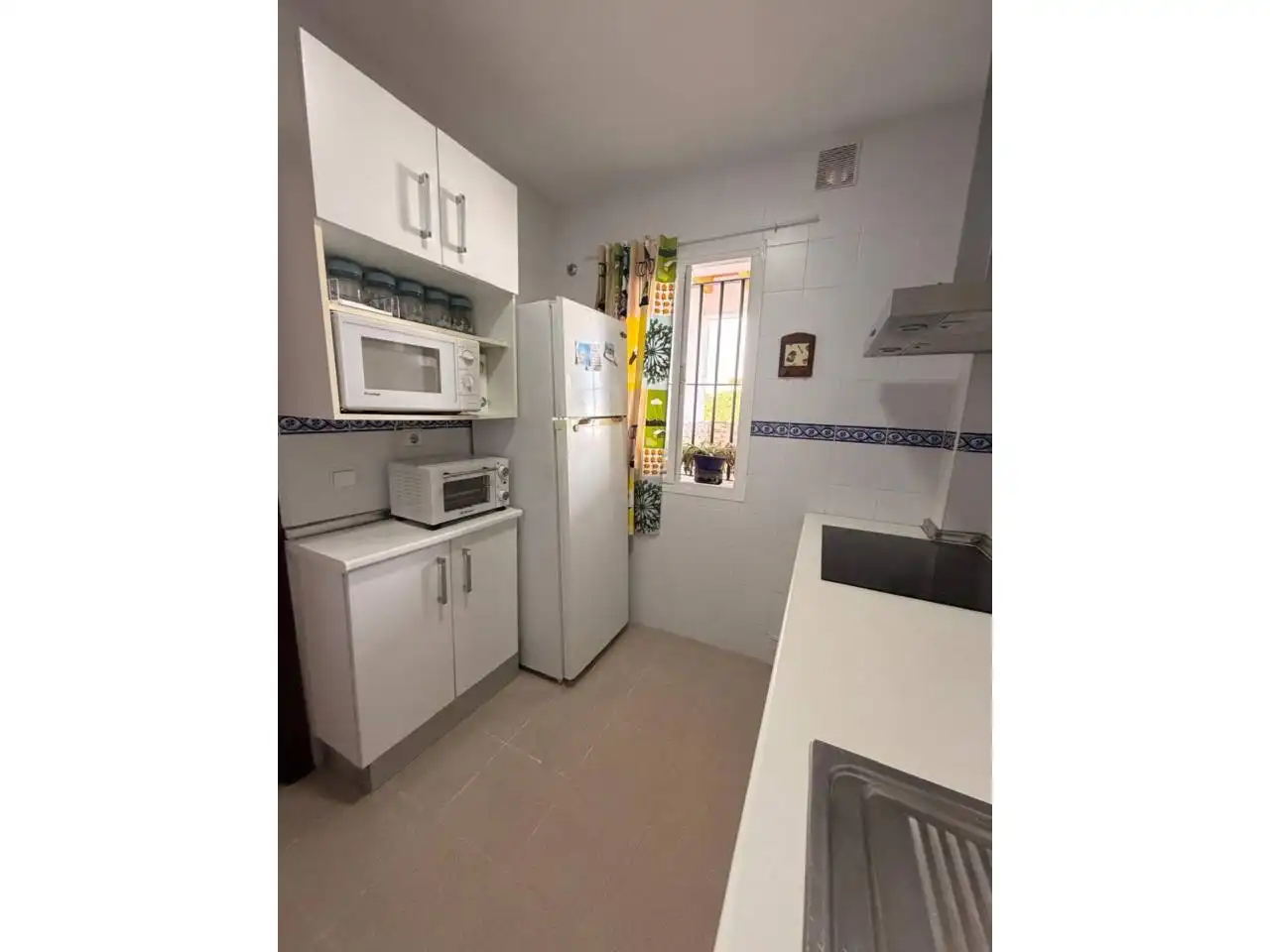 Küche von Wohnung zum Verkauf in Chiclana de la Frontera mit Klimaanlage, Terrasse und Abstellraum