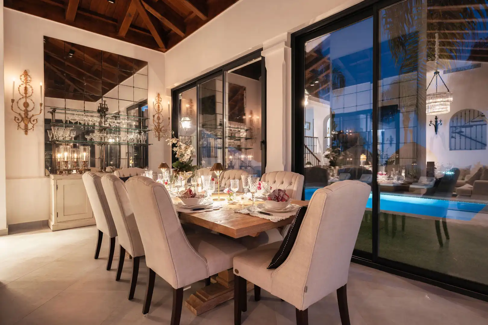 Dining room of Houses for sale in Benahavís  with Air Conditioner, Private garden and Swimming Pool