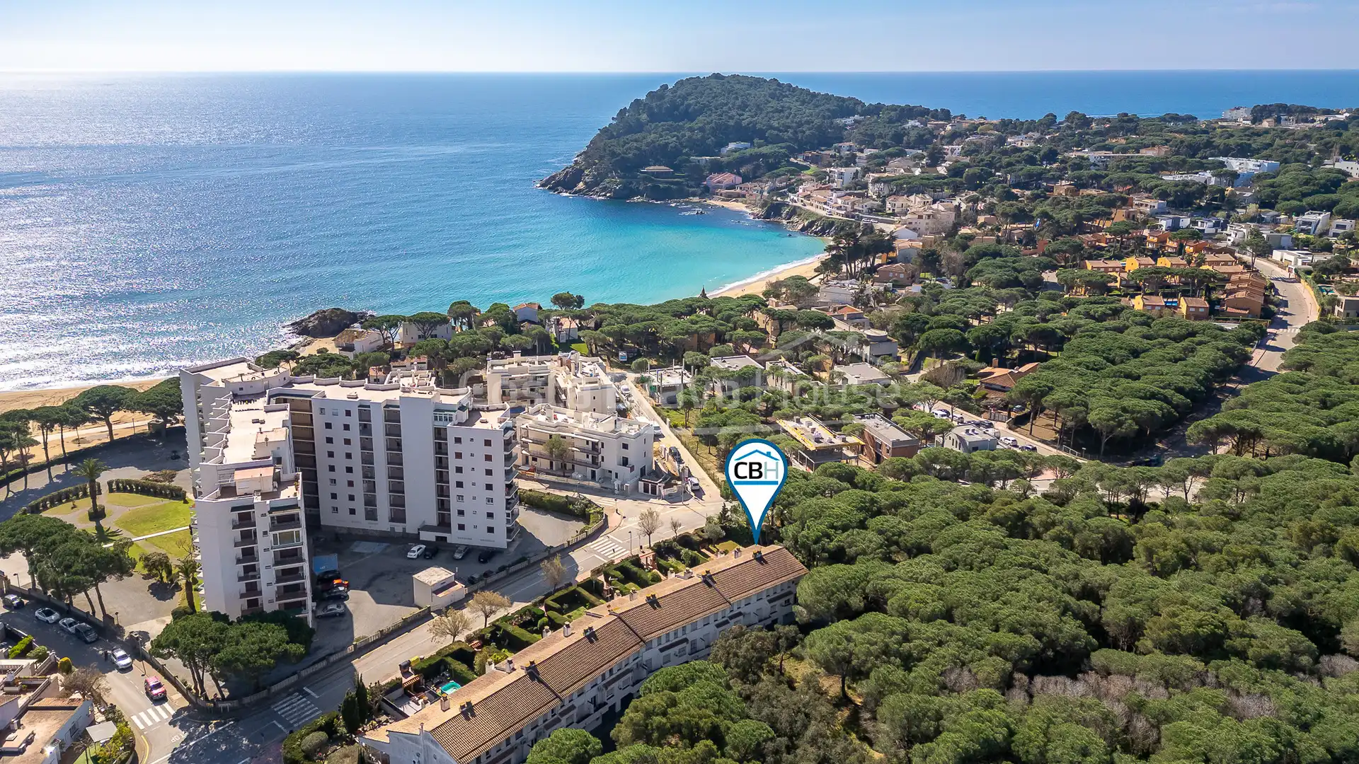 Außenansicht von Einfamilien-Reihenhaus zum Verkauf in Palamós mit Klimaanlage, Heizung und Privatgarten