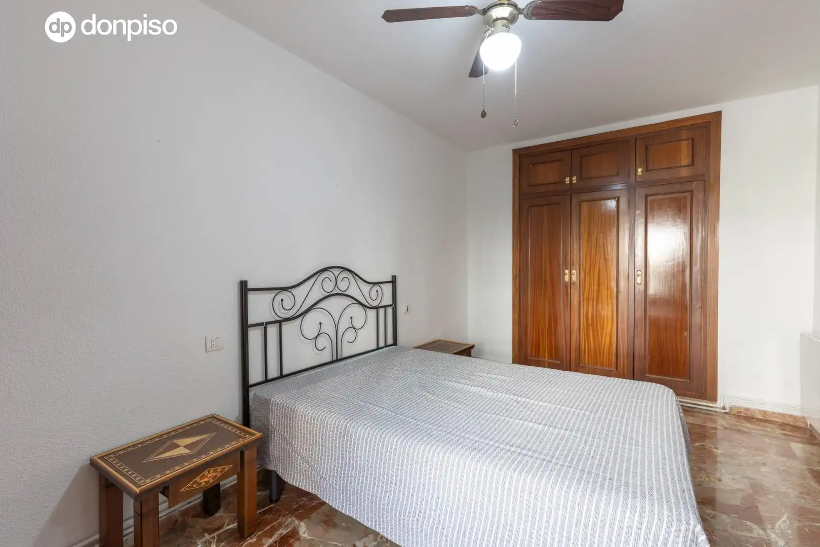 Habitación de Piso en venta en Granada con Aire acondicionado
