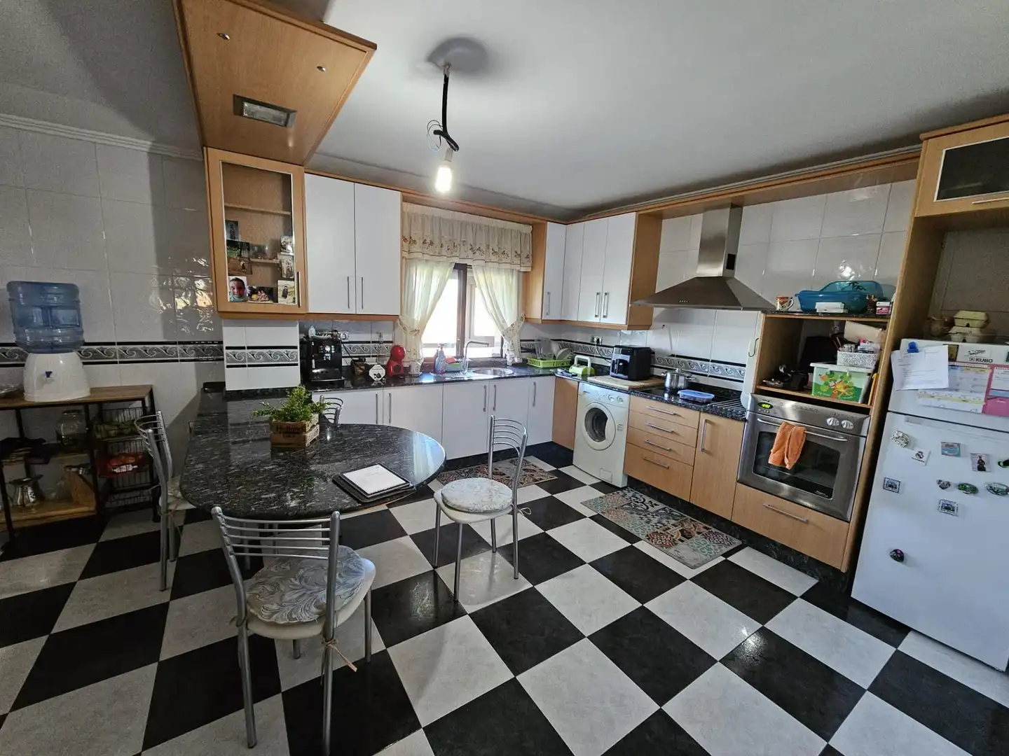 Cocina de Casa o chalet en venta en Ponferrada con Aire acondicionado, Calefacción y Jardín privado
